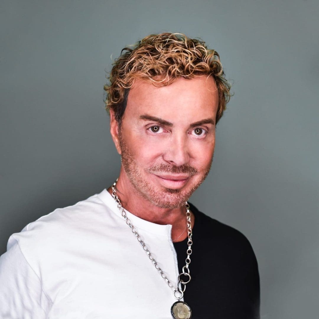 Λάκης Γαβαλάς